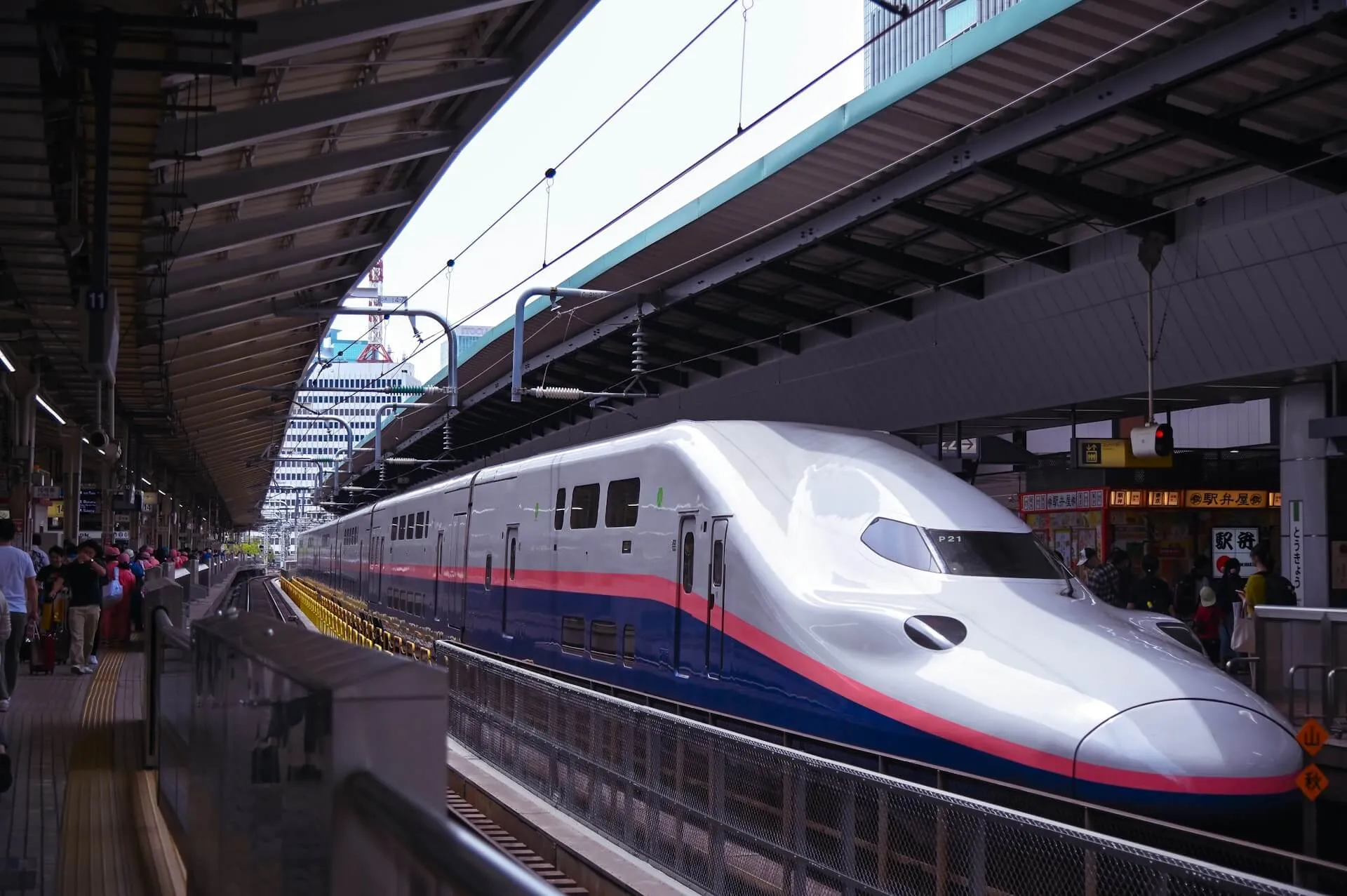 Cover Image for China Transport Guide for Foreigners (2026): Trains, Metro, Taxis & More