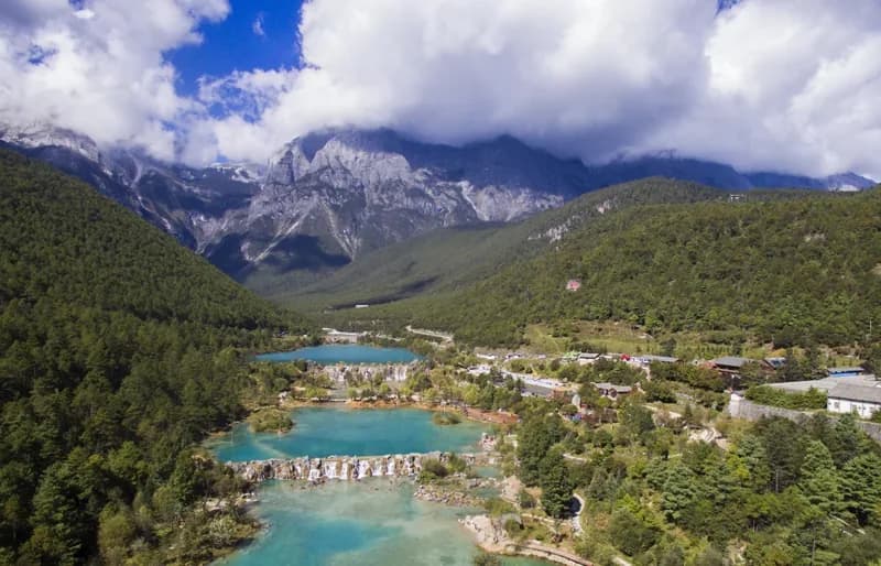 Turquoise pools of Blue Moon Valley beneath Jade Dragon Snow Mountain