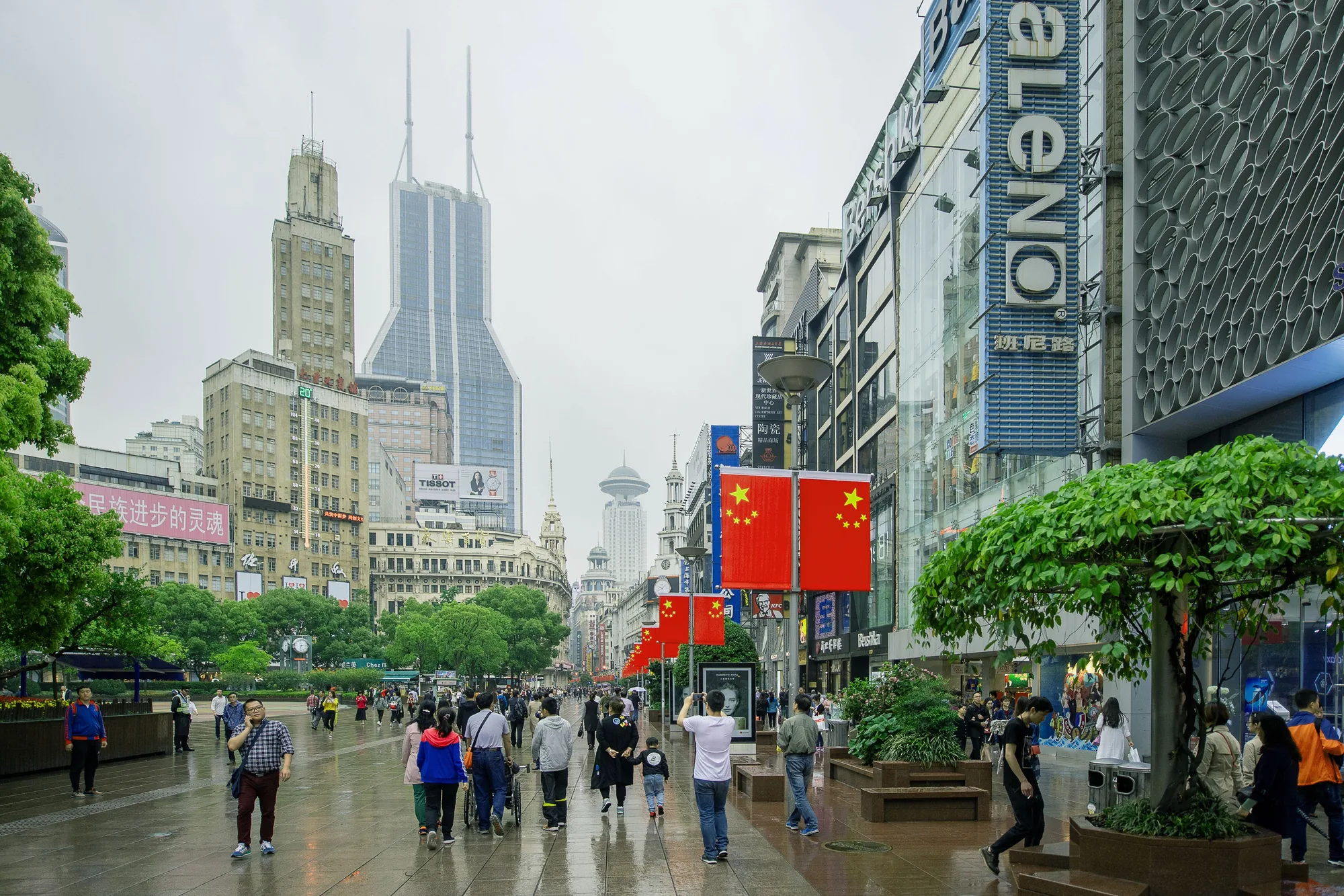 Nanjing Road in Shanghai, a tourist street where mobile payments are standard