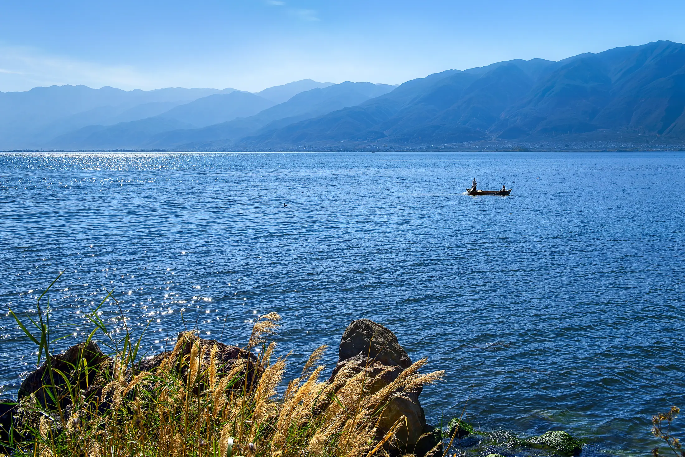 Wake up beside Erhai Lake